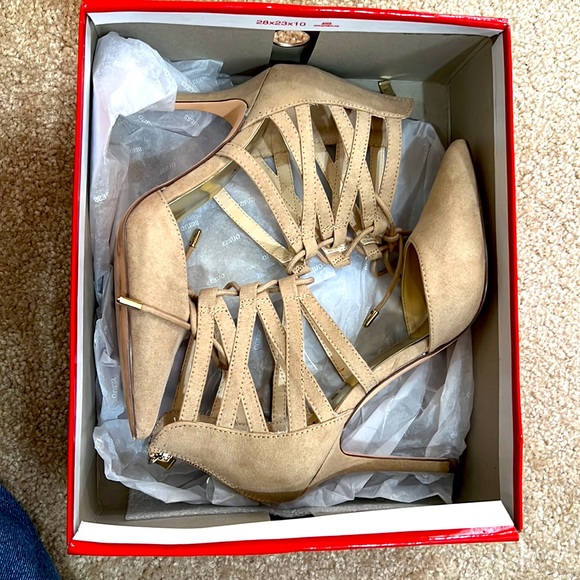 Guess shoes, Size 6 US. Color Nude. - Picture 5 of 5